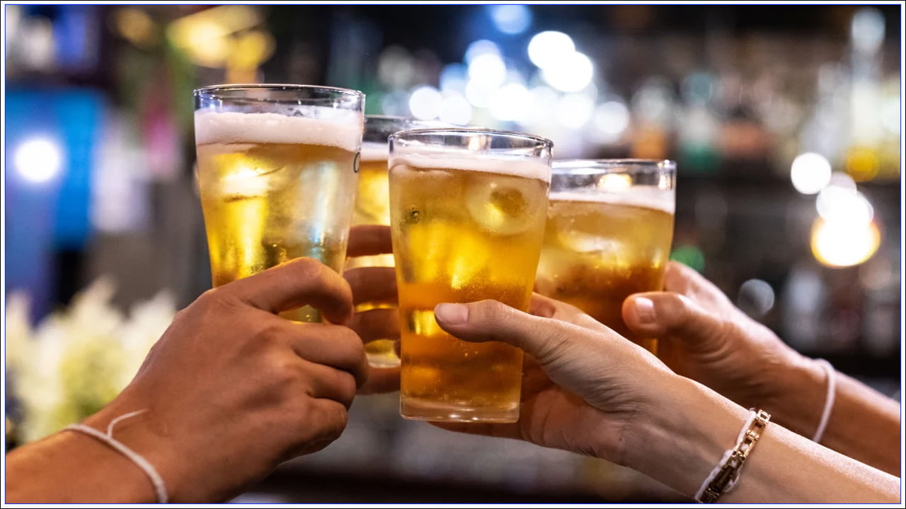 ఆల్కహాల్‌లో చాలా కేలరీలు ఉంటాయి. ఫలితంగా బరువు పెరిగేందుకు ఇది దారి తీస్తుంది. బరువు పెరగడం వల్ల అనేక సమస్యలు వచ్చిపడతాయి. రోజూ తాగడం వల్ల శరీరంలో చెడు కొలెస్ట్రాల్ పెరుగుతుంది. ఇది గుండెపై ప్రత్యక్ష ప్రభావాన్ని చూపుతుంది. 