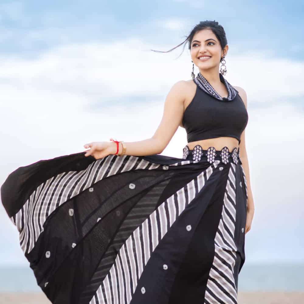 2017లో ఈ బ్యూటీ తమిళ ఇండస్ట్రీలోకి అడుగుపెట్టి అక్కడ డజనుకు పైగా సినిమాల్లో నటించింది.