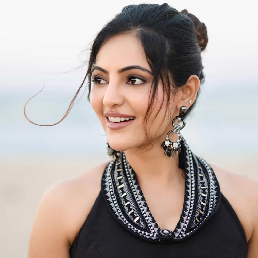 తెలుగుతెరపైకి 'మీటర్' సినిమాతో అడుగుపెట్టింది. ఇందులో కిరణ్ అబ్బవరం హీరో.
