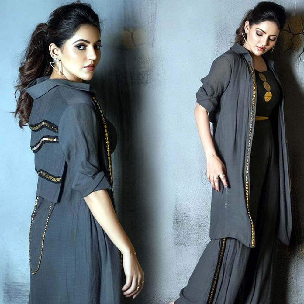 ఎప్పటికప్పుడు లేటేస్ట్ ఫోటోస్ షేర్ చేస్తూ  ఫాలోవర్లను ఆకట్టుకుంటుంది. తాజాగా అతుల్య షేర్ చేసిన పిక్స్ ఆకట్టుకుంటున్నాయి. 