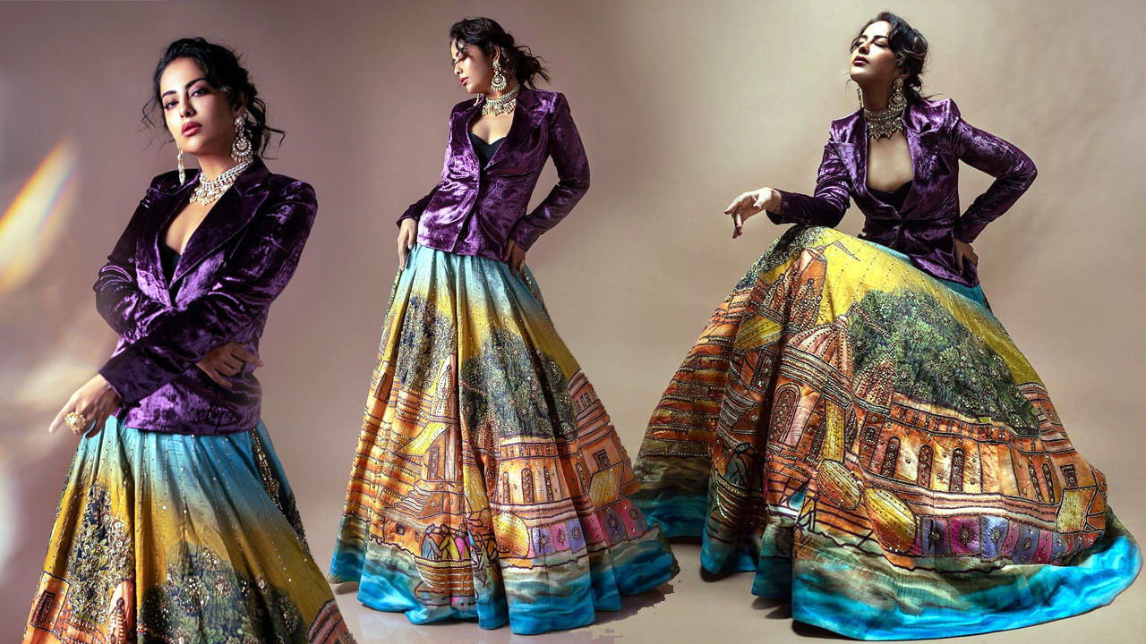 సీరియల్ తో బుల్లితెరపై సందడి చేసి , ఉయ్యాలా జంపాల సినిమాతో వెండితెరకు పరిచయమై తనదైన అందం అభినయంతో మూవీ లవర్స్ కు బాగా దగ్గరయ్యింది అందాల తార అవికాగోర్. ఈ అమ్మడు వరుస సినిమాలతో దూసుకుపోతూ తనకంటూ ప్రత్యేక ఇమేజ్ క్రియేట్ చేసుకుంది. ఇక ఈ అమ్మడి సోషల్ మీడియా ఫాలోయింగ్ గట్టిగానే ఉంది. న్యూ ఫొటోస్ తో , హాట్ హాట్ గా అవికా గోర్ కిల్లింగ్ ఎక్సప్రెషన్స్ తో యూత్ ను ఎట్రాక్ట్ చేస్తుంది. మీరు ఓ లుక్కేయండి.