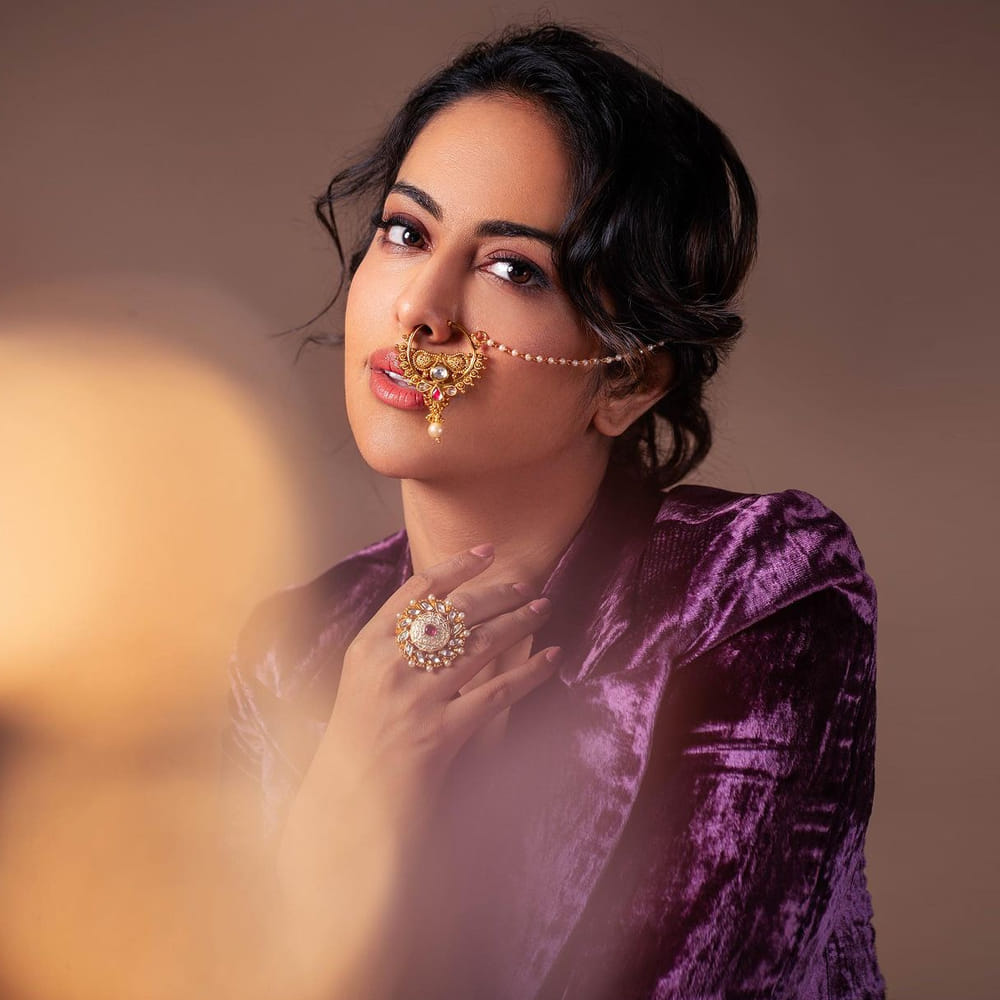 సీరియల్ తో బుల్లితెరపై సందడి చేసి , ఉయ్యాలా జంపాల సినిమాతో వెండితెరకు పరిచయమై తనదైన అందం అభినయంతో మూవీ లవర్స్ కు బాగా దగ్గరయ్యింది అందాల తార అవికాగోర్. ఈ అమ్మడు వరుస సినిమాలతో దూసుకుపోతూ తనకంటూ ప్రత్యేక ఇమేజ్ క్రియేట్ చేసుకుంది. ఇక ఈ అమ్మడి సోషల్ మీడియా ఫాలోయింగ్ గట్టిగానే ఉంది. న్యూ ఫొటోస్ తో , హాట్ హాట్ గా అవికా గోర్ కిల్లింగ్ ఎక్సప్రెషన్స్ తో యూత్ ను ఎట్రాక్ట్ చేస్తుంది. మీరు ఓ లుక్కేయండి.