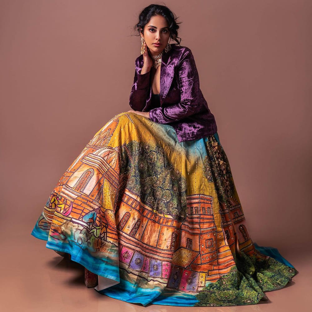 సీరియల్ తో బుల్లితెరపై సందడి చేసి , ఉయ్యాలా జంపాల సినిమాతో వెండితెరకు పరిచయమై తనదైన అందం అభినయంతో మూవీ లవర్స్ కు బాగా దగ్గరయ్యింది అందాల తార అవికాగోర్. ఈ అమ్మడు వరుస సినిమాలతో దూసుకుపోతూ తనకంటూ ప్రత్యేక ఇమేజ్ క్రియేట్ చేసుకుంది. ఇక ఈ అమ్మడి సోషల్ మీడియా ఫాలోయింగ్ గట్టిగానే ఉంది. న్యూ ఫొటోస్ తో , హాట్ హాట్ గా అవికా గోర్ కిల్లింగ్ ఎక్సప్రెషన్స్ తో యూత్ ను ఎట్రాక్ట్ చేస్తుంది. మీరు ఓ లుక్కేయండి.