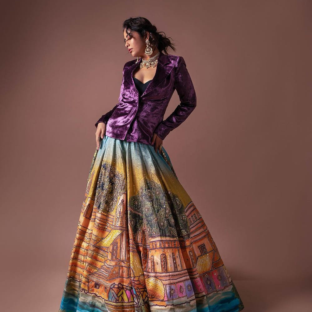 సీరియల్ తో బుల్లితెరపై సందడి చేసి , ఉయ్యాలా జంపాల సినిమాతో వెండితెరకు పరిచయమై తనదైన అందం అభినయంతో మూవీ లవర్స్ కు బాగా దగ్గరయ్యింది అందాల తార అవికాగోర్. ఈ అమ్మడు వరుస సినిమాలతో దూసుకుపోతూ తనకంటూ ప్రత్యేక ఇమేజ్ క్రియేట్ చేసుకుంది. ఇక ఈ అమ్మడి సోషల్ మీడియా ఫాలోయింగ్ గట్టిగానే ఉంది. న్యూ ఫొటోస్ తో , హాట్ హాట్ గా అవికా గోర్ కిల్లింగ్ ఎక్సప్రెషన్స్ తో యూత్ ను ఎట్రాక్ట్ చేస్తుంది. మీరు ఓ లుక్కేయండి.