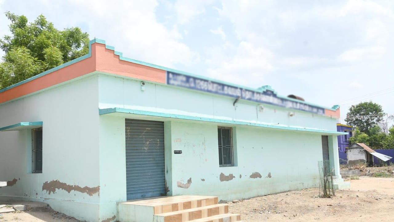 Viral: బ్యాంక్‌కు తాళం వేయడం మర్చిపోయిన ఉద్యోగులు.. కట్ చేస్తే.. తెల్లారేసరికి షాకింగ్ సీన్.!