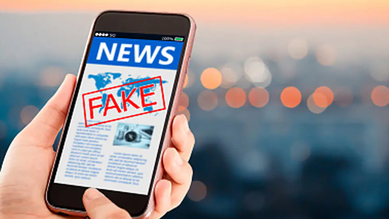 అయితే ఆన్‌లైన్‌లో ఫేక్ న్యూస్‌ను గుర్తించడానికి ఫ్యాక్ట్ చెక్‌ను అందుబాటులోకి తెస్తామని ఈ ఏడాది ఏప్రిల్‌లో కేంద్రం చెప్పింది. ఇందుకోసం ఐటీ రూల్స్-2021కు సవరణలు కూడా చేసింది. అయితే కొత్త నిబంధనలు రాజ్యాంగానికి విరుద్ధంగా ఉన్నాయని విమర్శలు వచ్చాయి. 
