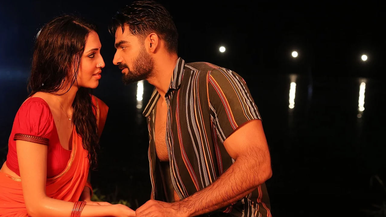 ఆర్ఎక్స్ 100 ఫేమ్ కార్తికేయ, నేహా శెట్టి జంటగా క్లాక్స్ తెరకెక్కిస్తున్న సినిమా బెదురులంక 2012. ఆగస్ట్ 25న విడుదల కానుంది ఈ చిత్రం. ఇప్పటికే ప్రమోషన్స్ కూడా మొదలు పెట్టారు మేకర్స్. ఈ క్రమంలోనే టీజర్‌కు మంచి రెస్పాన్స్ వచ్చింది. ఈ మధ్యే రిలీజ్ డేట్‌పై చేసిన వీడియోకు పాజిటివ్ రెస్పాన్స్ వచ్చింది. తాజాగా ఈ సినిమా నుంచి సొల్లుడా శివ అంటూ సాగే లిరికల్ సాంగ్ విడుదలైంది. 