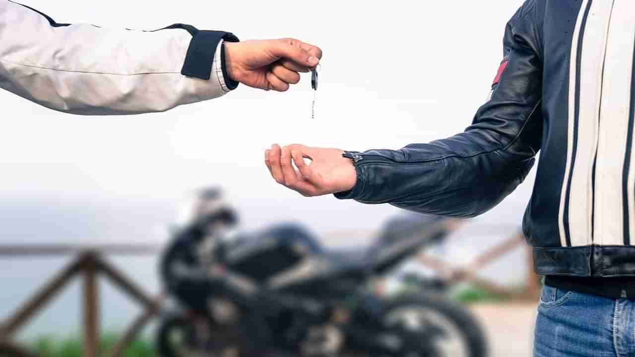 Bike Buying Tips: బైక్‌ కొనుగోలు సమయంలో ఈ టిప్స్‌ తప్పనిసరి.. నగదు చెల్లింపులో తస్మాత్‌ జాగ్రత్త..!