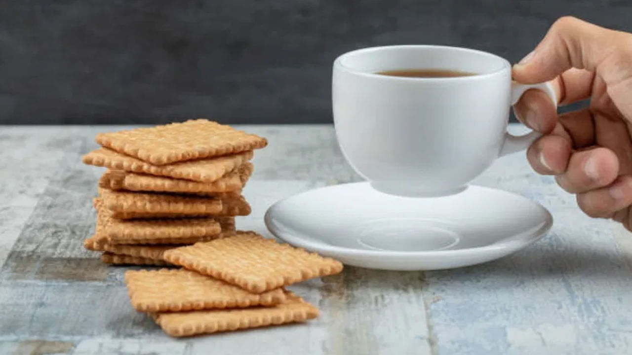 తెలుగు రాష్ట్రాల్లో టీ లేకుండా జీవించలేరు. నిద్రలేనివెంటనే టీ కావాలి. ఒక కప్పు టీ లేకుండా ఏ రోజు ప్రారంభం కాదు. మధ్యాహ్నం లేదా సాయంత్రం కూడా టీ లేకుండా వెళ్ళదు. ఆఫీస్ నుండి వచ్చిన తర్వాత ఫ్రెష్ అప్ కావడానికి నాకు ఒక కప్పు టీ కావాలి.