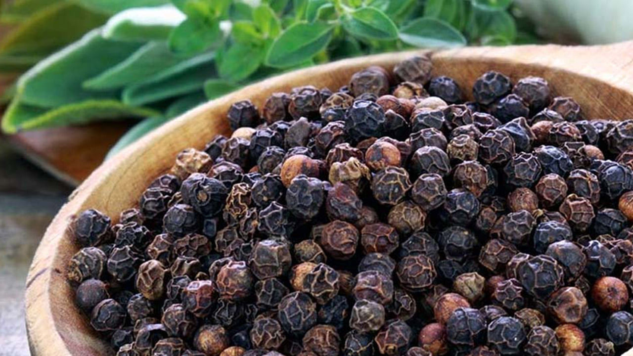 Black Pepper Side Effects మంచిదని మిరియాలు తింటున్నారా..? వామ్మో