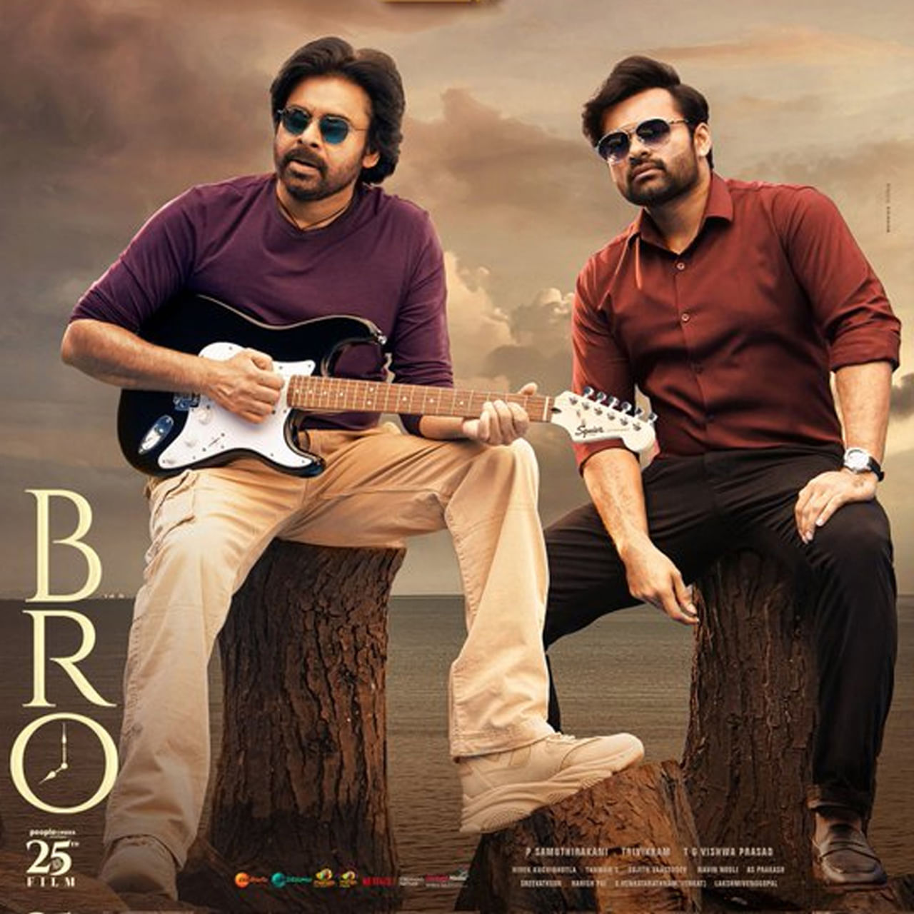 BRO: ట్రైలర్ వచ్చేస్తుంది బ్రో..  పవన్ కళ్యాణ్, సాయి ధరమ్ తేజ్ హీరోలుగా సముద్రఖని తెరకెక్కిస్తున్న సినిమా బ్రో. సోషియో ఫాంటసీగా వస్తున్న ఈ సినిమా జులై 28న విడుదల కానుంది. ఇదిలా ఉంటే జులై 22 సాయంత్రం 6.03 నిమిషాలకు బ్రో ట్రైలర్ రిలీజ్ కానున్నట్లు ప్రకటించారు మేకర్స్. దీనికోసం ఏర్పాట్లు కూడా భారీగానే చేస్తున్నారు దర్శక నిర్మాతలు. ఇందులో పవన్ కళ్యాణ్ టైమ్‌గా నటిస్తున్నారు. వినోదీయ సితమ్‌కు రీమేక్‌గా వస్తున్న బ్రోకు త్రివిక్రమ్ స్క్రీన్ ప్లే, మాటలు అందించారు. 