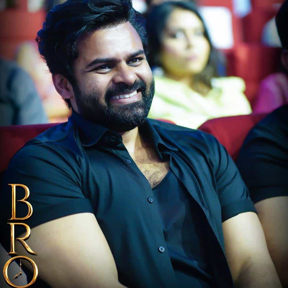 సముద్రఖని దర్శకత్వం లో పవన్ మరియు సాయి తేజ్ మల్టీస్టారర్ గా రాబోతున్న చిత్రం బ్రో. ఈ చిత్రానికి మాటల మాంత్రికుడు త్రివిక్రమ్ డైలాగ్స్ అందించారు. ఇప్పటికే రిలీజ్ అయిన సాంగ్స్, ట్రైలర్ ప్రేక్షకులను బాగా ఆకట్టుకుంటున్నాయి. జూలై 28 న ఈ చిత్రం ప్రేక్షకుల ముందుకు రాబోతుంది.. ఈ నేపథ్యం లో ప్రమోషన్స్ జోరు అందుకుంది.
