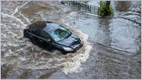 Car Insurance: కారు ఇంజిన్లో నీరు చేరి ఫెయిల్ అయితే బీమా క్లెయిమ్ సాధ్యమేనా? నిపుణులు ఏమంటున్నారు?