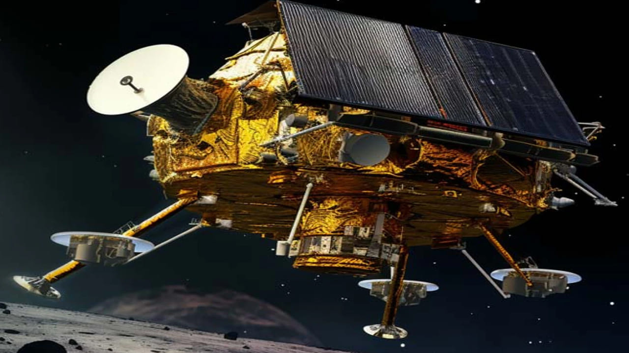 చంద్రయాన్-3 భూమి చుట్టు 24 రోజుల పాటు తిరుగుతూ కక్ష్యను పెంచుకుంటూ పోతుంది. చివరికి చంద్రుని గ్రావిటీ క్షేత్రంలోకి చేరుకుంటుంది. అందుకే ఈ ప్రక్రియకు దాదాపు 40 రోజులు పడుతుంది. 