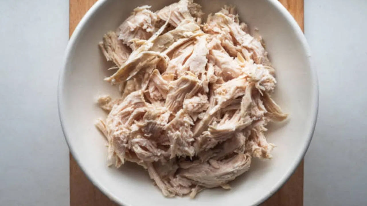 మాంసం చాలా మృదువుగా ఉన్నప్పుడు, ఒక కప్పు మసాలా కడిగిన నీటితో మరో 7 నిమిషాలు కప్పండి. ఆ తర్వాత తెరిచి చూస్తే ఎక్కువ నీరు విడుదలవుతోంది.