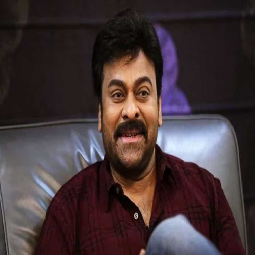 'భోళా శంకర్' షూటింగ్ పూర్తి కావడంతో భార్య సురేఖతో కలిసి చిరు అమెరికా ట్రిప్‌కు వెళ్లారు. అది విహారయాత్ర కాదనీ ఓ మైనర్ సర్జరీ కోసం చిరు అమెరికా వెళ్లినట్లు నెట్టింట వార్తలు చక్కర్లు కొడుతున్నాయి. 