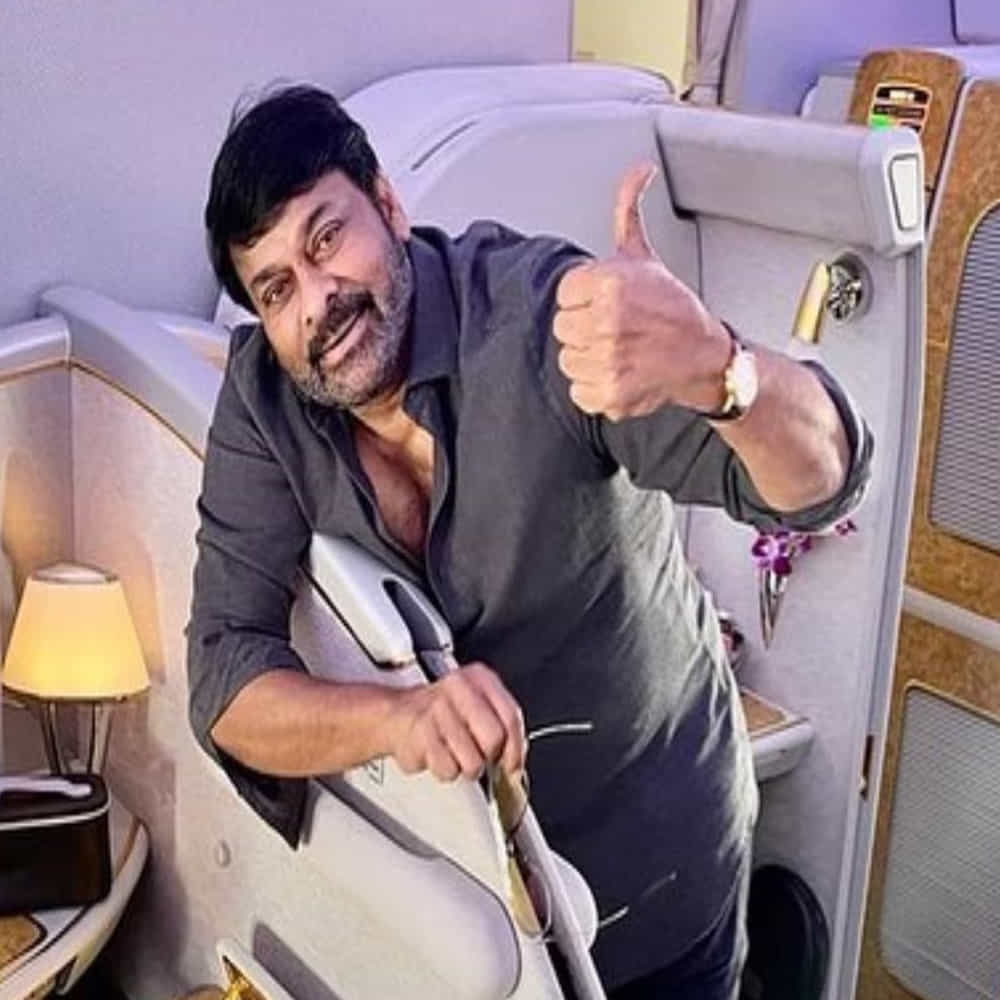 చిరు గత కొన్ని రోజుల నుంచి కాలి నొప్పితో బాధపడుతున్నారని, కాలికి చిన్నపాటి సర్జరీ చేయించుకని తిరిగి వచ్చారనేది ఆ వార్తల సారాంశం. ఈ విషయమై టీవీ9 ప్రతినిధి చిరంజీవి సన్నిహిత వర్గాలను సంప్రదించగా అసలు విషయం వెల్లడించారు.