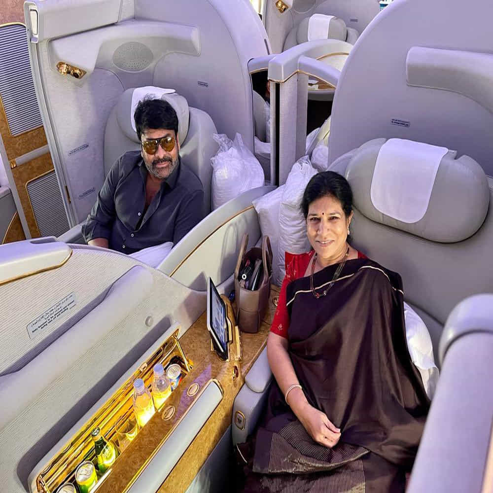 కాగా 'భోళా శంకర్' మువీ ఆగస్టు 11న థియేటర్లలో విడుదలకు సిద్ధంగా ఉంది. త్వరలో ఈ మువీ ప్రమోషన్లకు చిరు హాజరుకానున్నారు. చిరు పెద్ద కూతురు సుస్మితకు చెందిన గోల్డ్ బాక్స్ ఎంటర్టైన్మెంట్స్ నిర్మాణ సంస్థలో మరో కొత్త సినిమాకి కూడా చిరు నటించనున్నారు. ఇది మలయాళ సినిమా 'బ్రో డాడీ'కి రీమేక్ అని సమాచారం. ఈ మువీలో చిరుచ త్రిష, సిద్ధు, శ్రీలీల నటిస్తారని టాక్.