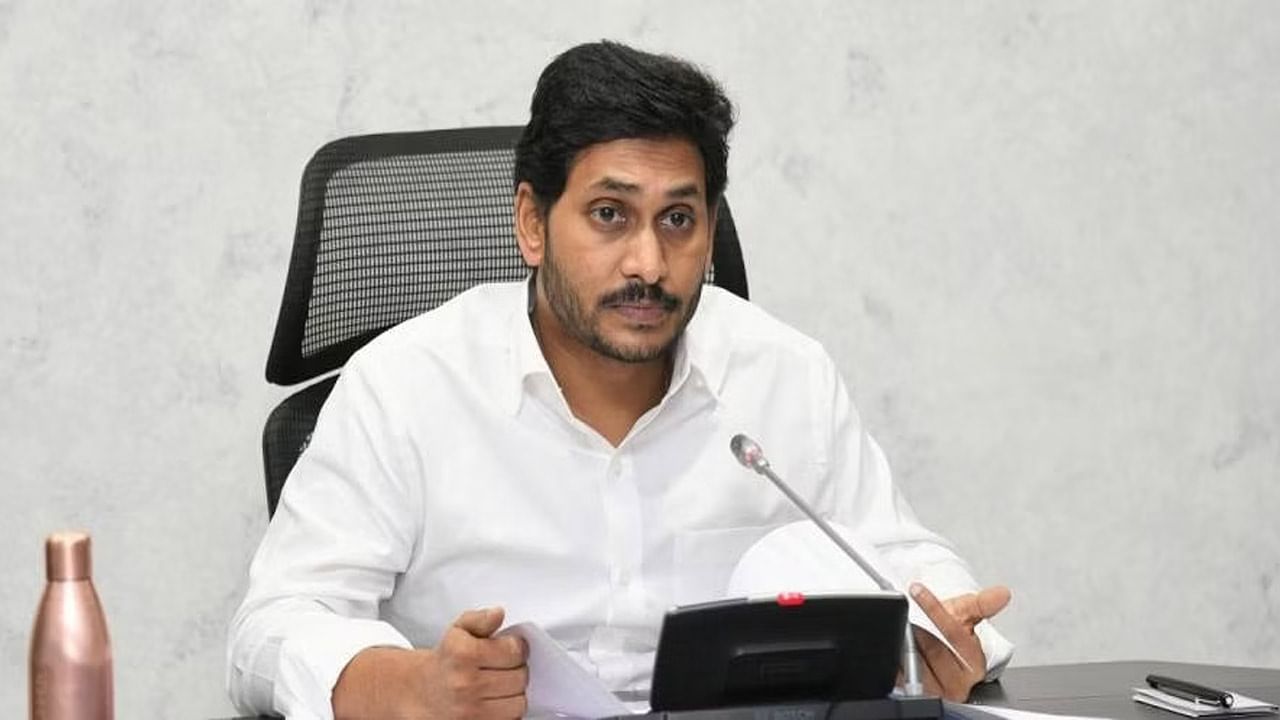 Jagananna Videshi Vidya Deevena: విద్యార్థులకు వైసీపీ సర్కార్ గుడ్ న్యూస్.. రేపే విదేశీ విద్యా దీవెన పథకం కింద ఆర్థిక సాయం