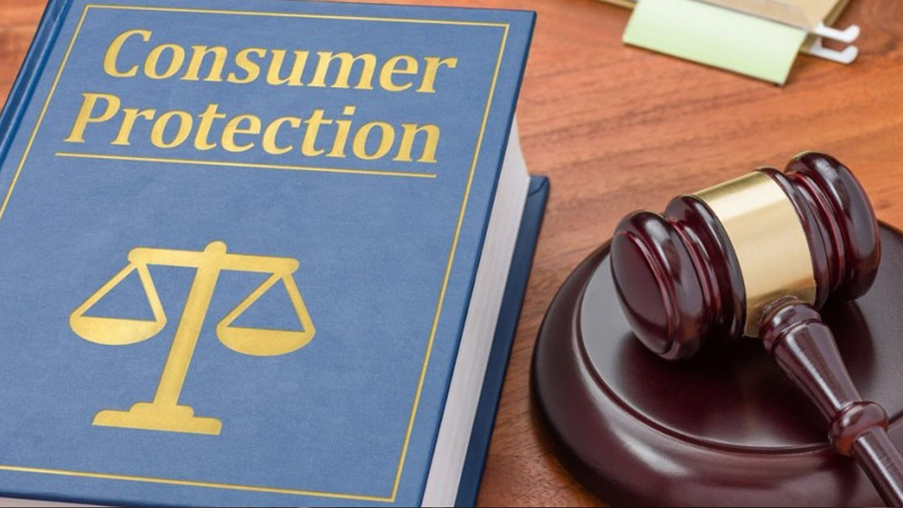 అసలు దానికి బదులు కొత్త ఆర్డర్ ఏమైనా రిప్లేస్ చేశారా అంటూ లెన్స్కార్ట్ సిబ్బందిని అబ్బాస్ అడిగాడు. అయితే, ఇందులో ఎటువంటి కొత్త ఆర్డర్ ప్లేస్ చేయలేదంటూ లెన్స్ కార్డు సిబ్బంది సమాధానం ఇవ్వటంతో కస్టమర్ అవాక్కయ్యాడు. తాను కట్టిన డబ్బులు వెనక్కి ఇవ్వాలని కోరినప్పటికీ లెన్స్కార్ట్ యాజమాన్యం సరైన రెస్పాన్స్ ఇవ్వడం లేదని అబ్బాస్ ఫిర్యాదు చేశాడు. పలుమార్లు లెన్స్కార్ట్కు లీగల్ నోటీసులు పంపినప్పటికీ.. కంపెనీ నుంచి ఎటువంటి స్పందన రాలేదని.. అబ్బాస్ కన్స్యూమర్ ఫోరానికి తెలిపాడు.