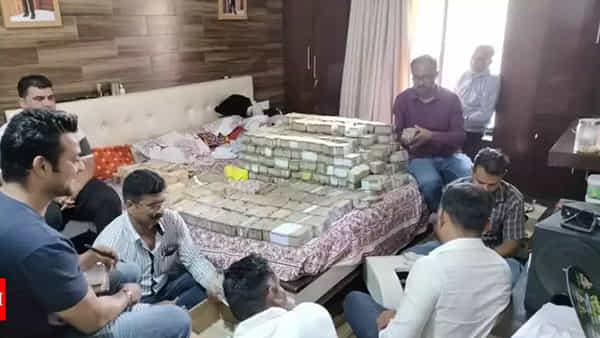 దుబాయ్ కేంద్రంగా క్రికెట్ బెట్టింగ్.. మహారాష్ట్రలో పట్టుబడ్డ భారీగా బంగారం, వెండి, కోట్లకొద్ది నగదు..