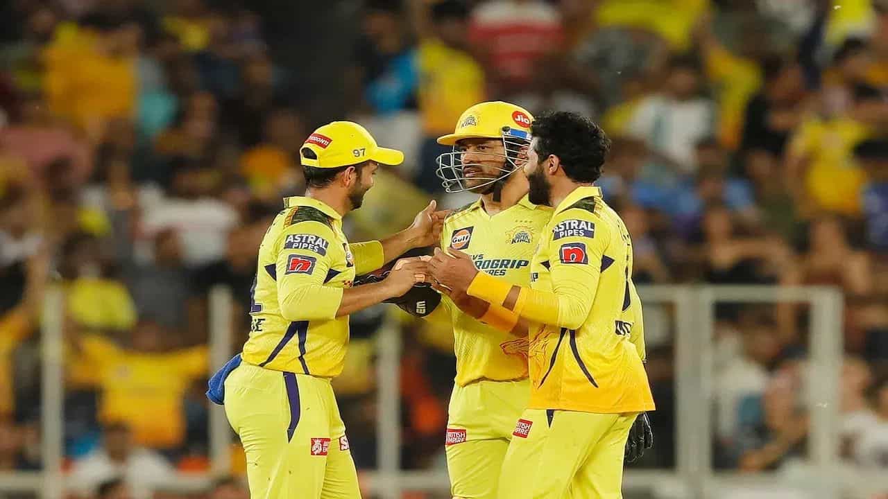 ధోని తర్వాత చెన్నైకి కెప్టెన్గా ఎవరరేది ఇప్పటికే గుర్తించామని అంబటి రాయుడు అన్నాడు. అంబటి ప్రకారం, చెన్నై సూపర్ కింగ్స్ మేనేజ్మెంట్ రితురాజ్ గైక్వాడ్లో నాయకత్వ లక్షణాలను కనబరిచింది.