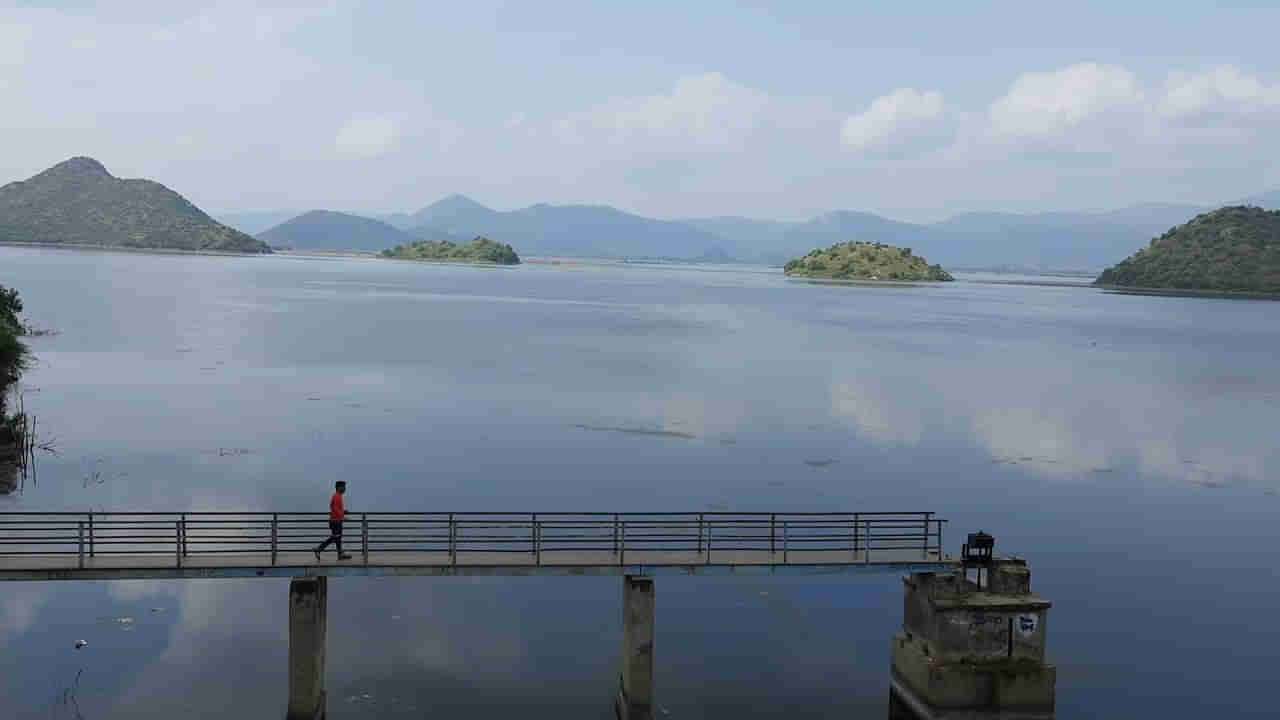 Cumbum Cheruvu: ఏడు కొండల చెరువుకు జలకళ.. నల్లమల అటవీ ప్రాంతం నుంచి పోటెత్తిన వరద..