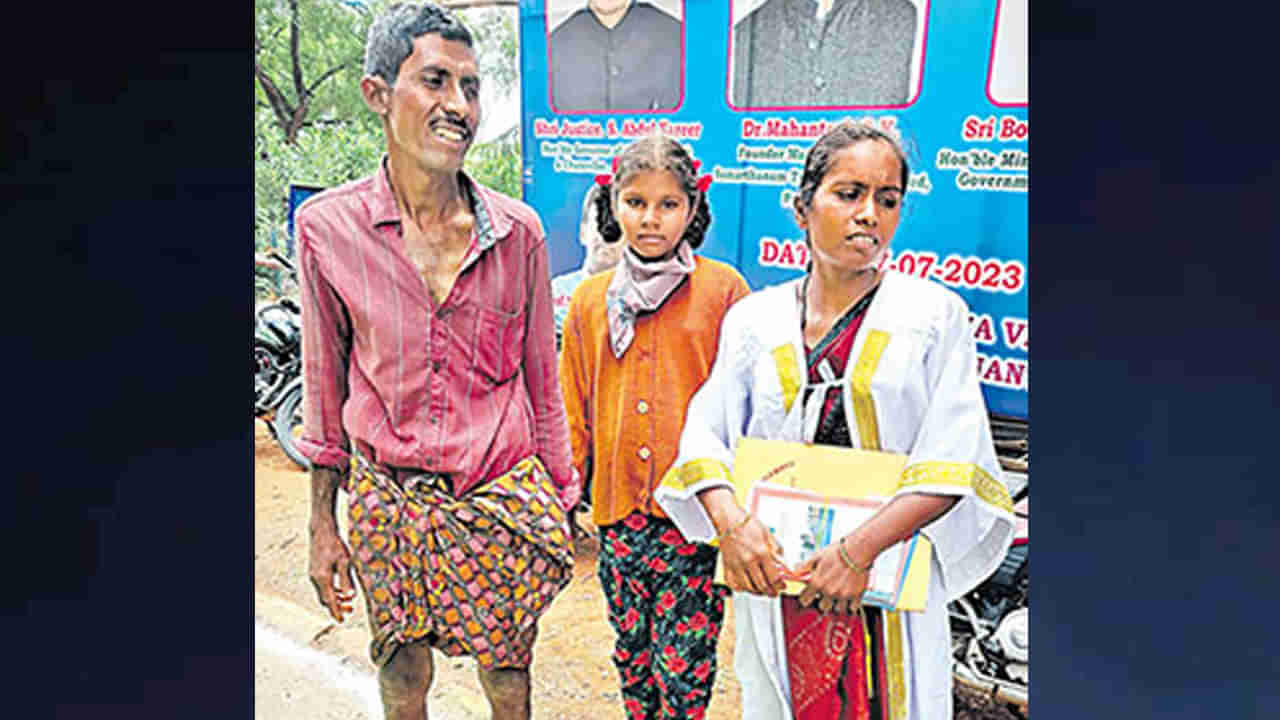 Success Story: భర్త ప్రోత్సాహంతో.. రోజు కూలి పనులకు వెళ్తూనే.. కెమిస్ట్రీలో పీహెచ్‌డీ చేసిన మహిళ