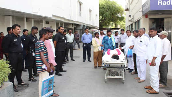 Telangana: కొడుకు మృతి.. అవయవ దానం చేసి గొప్ప మనసు చాటుకున్న తల్లిదండ్రులు