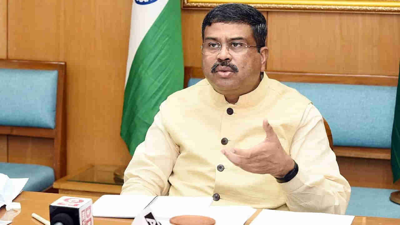Dharmendra Pradhan: ఇలాంటివారు దేశాన్ని ఎలా గౌరవిస్తారు.. ఎస్పీ ఎమ్మెల్యే ప్రకటనపై కేంద్ర మంత్రి ధర్మేంద్ర ప్రధాన్ ట్వీట్..