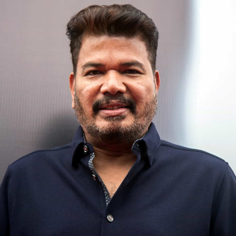 డబుల్ టెన్షన్ ఎలా ఉంటుందో ఇప్పుడు శంకర్ కన్నా బాగా చెప్పగలిగిన వాళ్లు ఉండరేమో.! సామాజిక స్పృహ ఉన్న సినిమాలు తీయడంలో దిట్ట డైరక్టర్ శంకర్. కమర్షియల్ వేల్యూస్ని యాడ్ చేస్తూనే, సొసైటీని అలర్ట్ చేసే అంశాలతో సినిమాలు తీసి కోట్లు కురిపించిన ఘనత ఆయనది. ఆయన కెరీర్లో ప్రత్యేక స్థానం సంపాదించుకున్న సినిమా ఇండియన్.