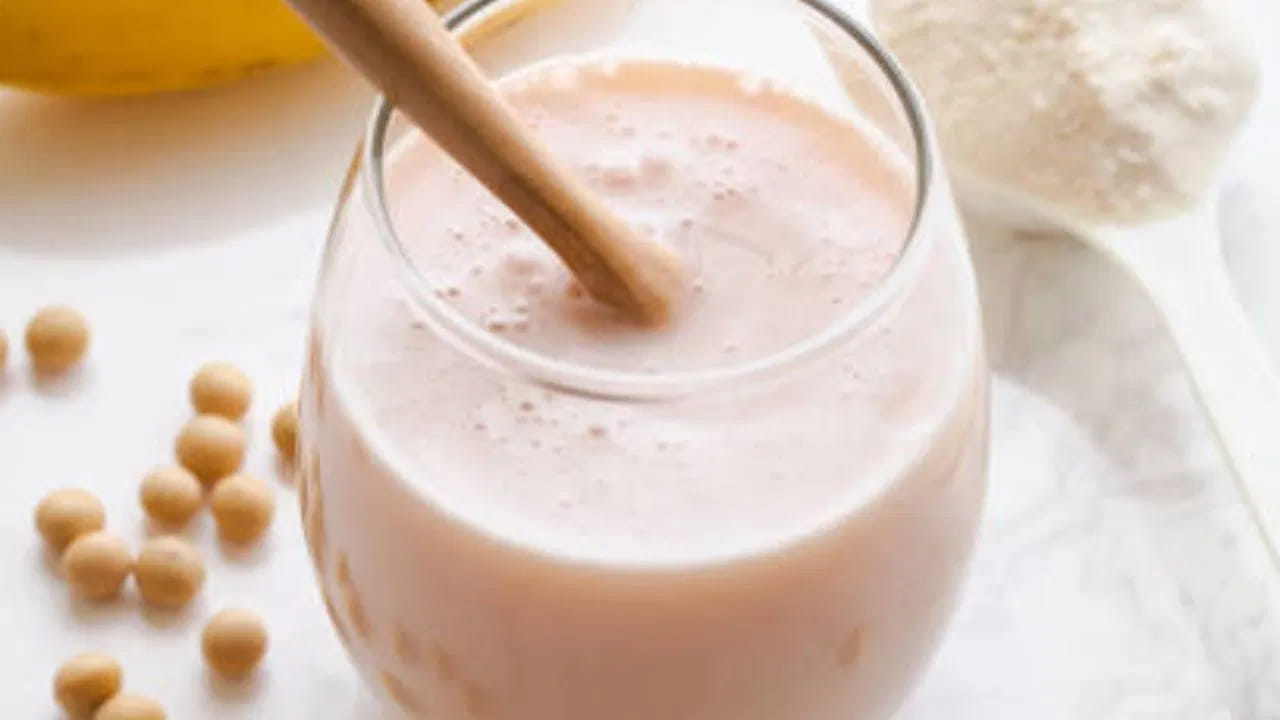 మార్కెట్‌లో లభించే అన్ని ప్రొటీన్ పౌడర్‌లలో చక్కెర, రసాయనాలు అధికంగా ఉంటాయి. రుచి కోసం కృత్రిమ పదార్థాలు కూడా జోడించబడతాయి. ఇవి మన శరీరానికి ఏమాత్రం ఉపయోగపడవు.