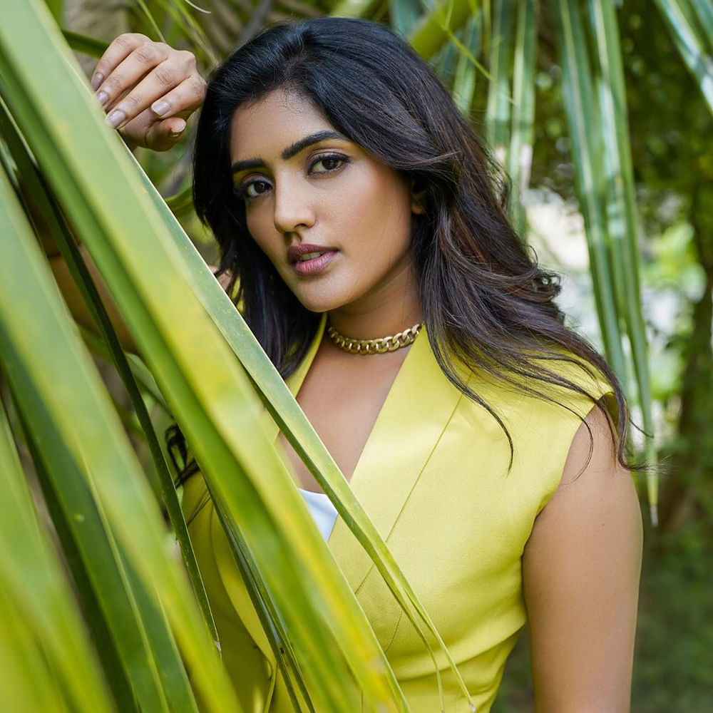 Eesha Rebba Photos (1)