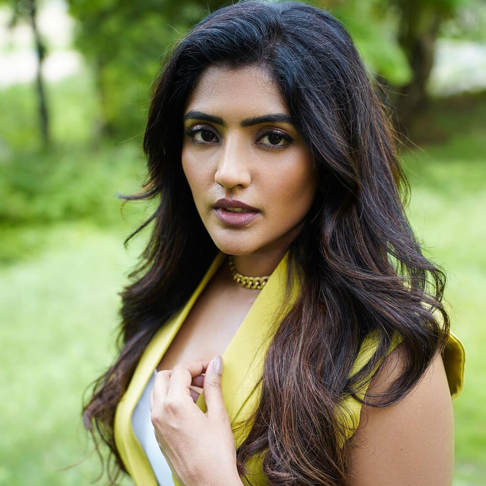 Eesha Rebba Photos (2)