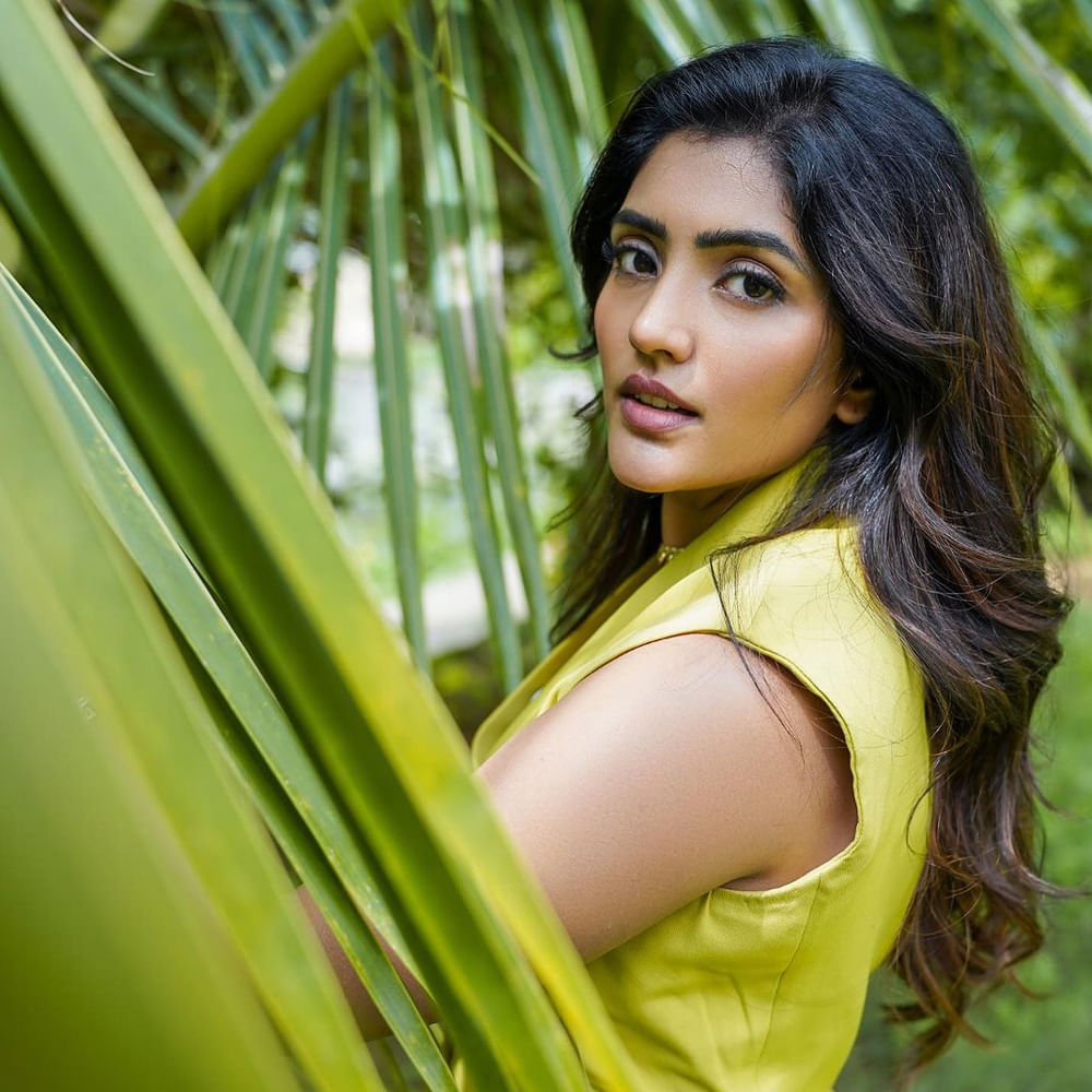 Eesha Rebba Photos (3)