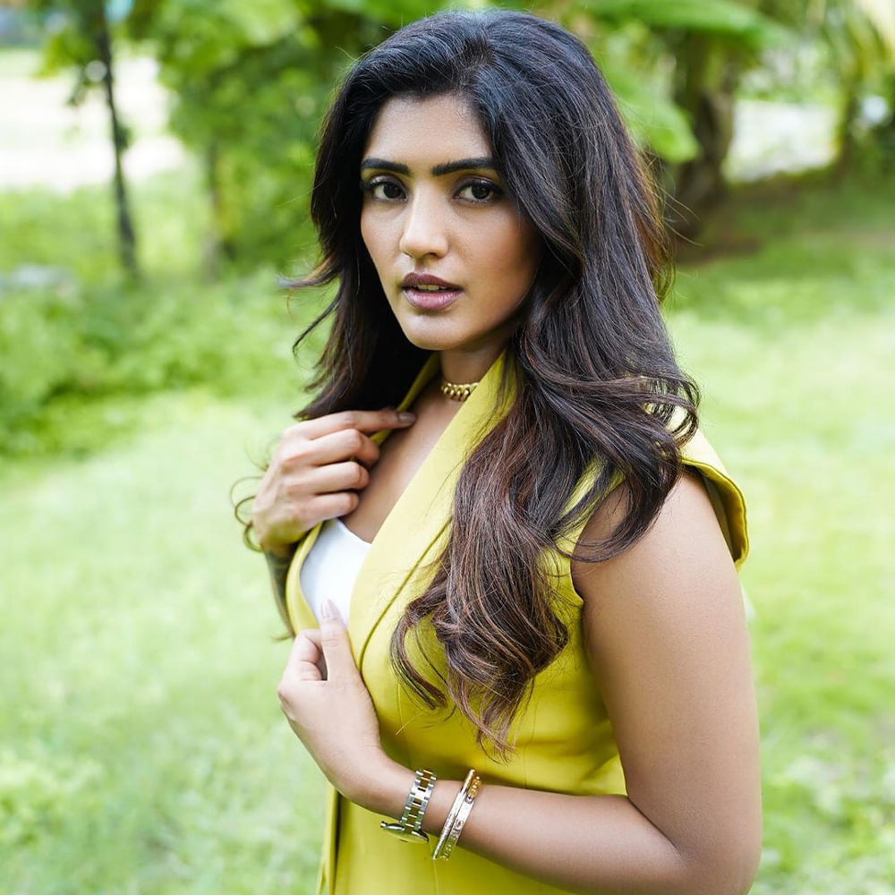 Eesha Rebba Photos (4)