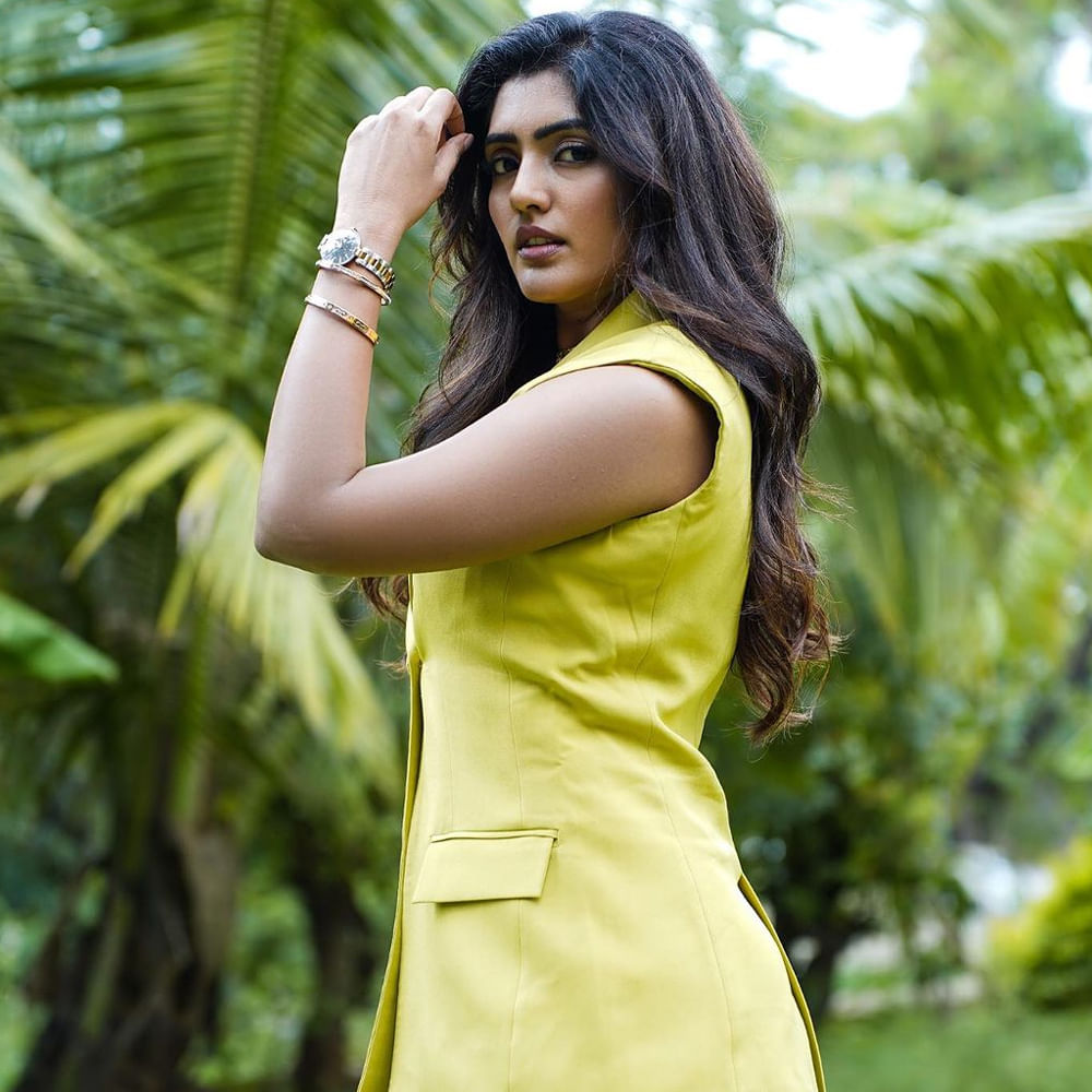 Eesha Rebba Photos (9)