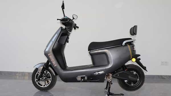 Electric Scooter: మార్కెట్లోకి మరో కొత్త ఎలక్ట్రిక్ స్కూటర్.. సింగిల్ చార్జ్పై ఏకంగా 200కి.మీ రేంజ్.. పూర్తి వివరాలు ఇవి..