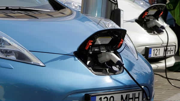 Electric Vehicles: ఇతర కార్ల కంటే ఎలక్ట్రిక్ కార్ బీమా ఎందుకు ఖరీదైనది? పూర్తి వివరాలు మీకోసం..
