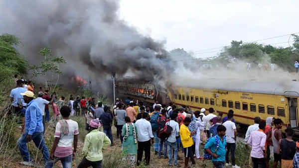 Falaknuma Express: కుట్ర కోణమా? ప్రయాణికుల నిర్లక్ష్యమా?.. తేల్చేసిన క్లూస్ టీం
