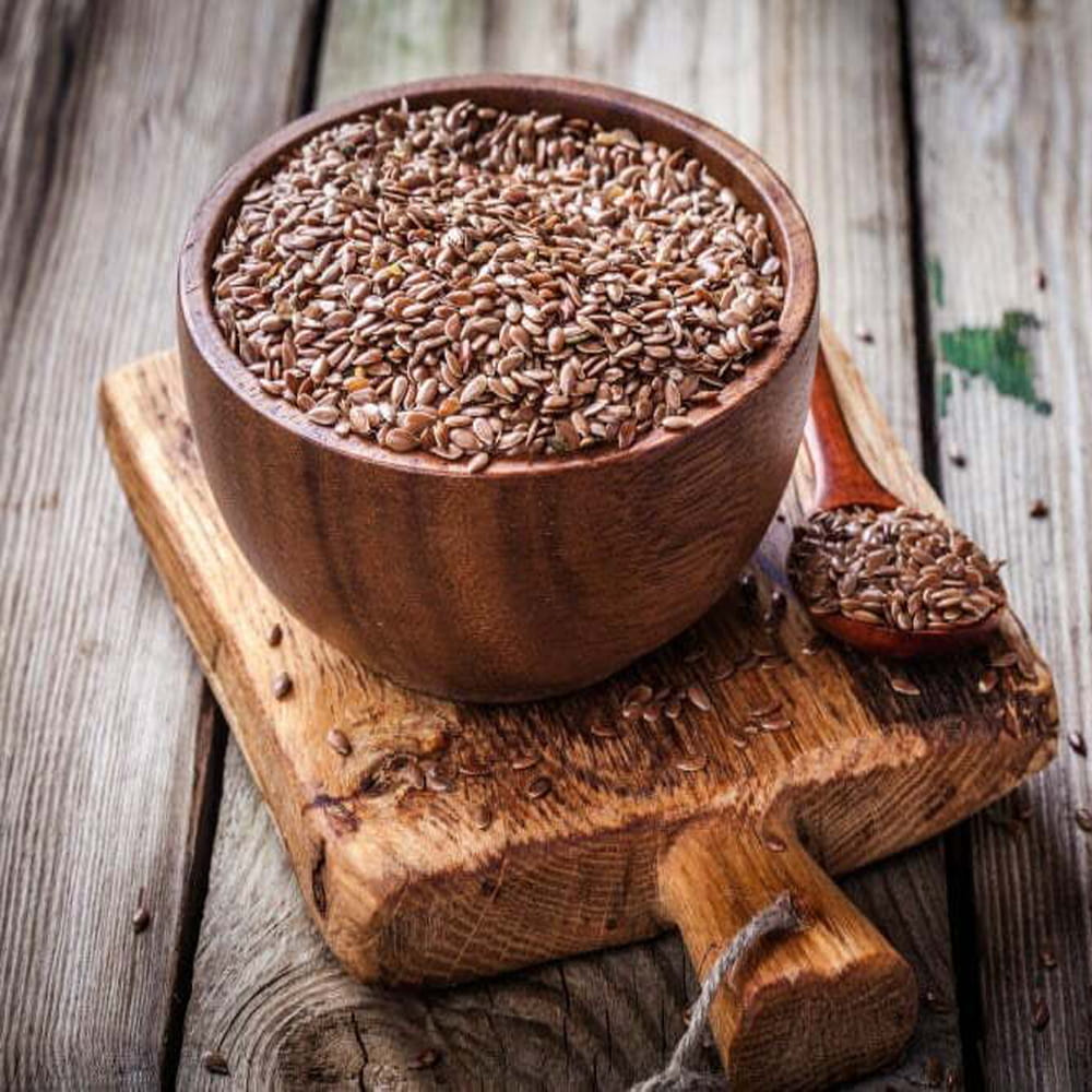 అవిసె గింజలు: గుండె జబ్బుల నివారణకు ఉపయోగకరంగా వాటిల్లో అవిసె గింజలు ఒకటి. ఇవీ రక్తపోటును నియంత్రించడంలో సహాయపడతాయి. ఇది చాలా సందర్భాలలో గుండె జబ్బుల నివారణకు కారణమవుతుంది.