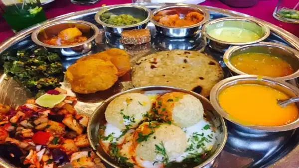 Health Issues: ఒక ప్లేట్ లో ఫుడ్ ని తింటున్నారా.. అయితే ఈ జాగ్రత్తలు పాటించాల్సిందే!!