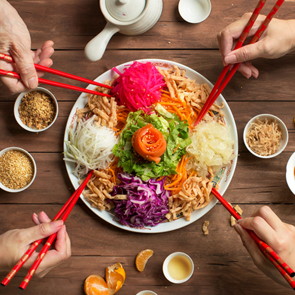 ఈ క్రమంలో రోజూ లేచిన వెంటనే ఏం తినాలి, ఏం తినకూడదనే విషయాలు తెలుసుకోవాలి. అందుకే ఉదయం లేచిన వెంటనే తినదగిన ఆహారల గురించి మనం ఇప్పుడు తెలుసుకుందాం. వీటిని తినడం వల్ల ఎటువంటి ఆరోగ్య సమస్యలు మీ దరి చేరవు. మరి అవేమిటంటే.