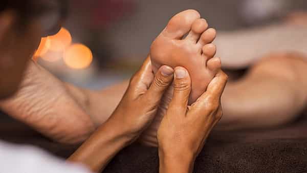 Ayurveda Tips: పాదాల మసాజ్తో ఆ సమస్యలన్నీ దూరం.. కానీ ఆ నూనెతో చేయాల్సిందే..!
