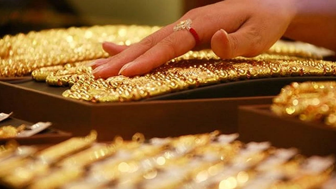 Gold Jewellery: ఇంట్లో ఎంత బంగారం దాచుకోవచ్చు.. పరిమితులు, నియమాలు ఏంటో తెలుసా..?