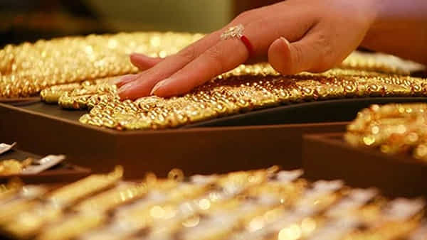 Gold-Silver Price: గుడ్న్యూస్! రూ.100 తగ్గిన బంగారం ధర.. వెండి యధాతథం.. తాజా రేట్లు ఇవీ..