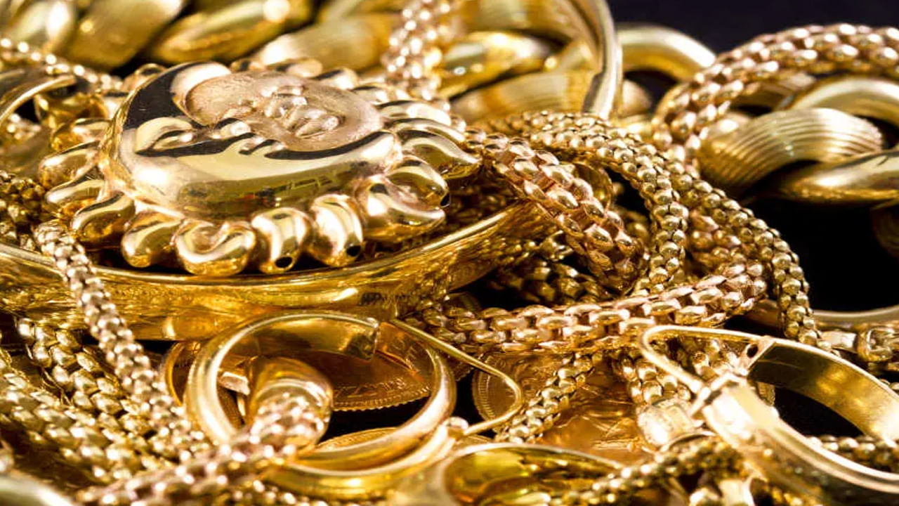 Gold Jewellery: ఇంట్లో ఎంత బంగారం దాచుకోవచ్చు.. పరిమితులు, నియమాలు ఏంటో తెలుసా..?