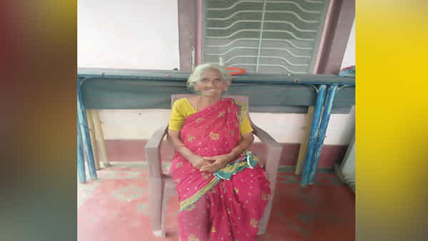 West Godavari: 96 ఏళ్ల వయసులో సెంచరీ కొడతానంటున్న బామ్మ.. బ్యాట్ పట్టిందంటే దుమ్ము దుమారమే..!