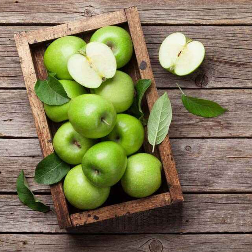 ఎముకలను దృఢంగా చేస్తాయి: గ్రీన్ యాపిల్స్ లో క్యాల్షియం మంచి మొత్తంలో ఉన్న కారణంగా ఎముకల ఆరోగ్యానికి కాపాడుతుంది. ఎముకలు బలహీనతో బాధపడేవారు ప్రతిరోజూ గ్రీన్ యాపిల్ తినవచ్చు.