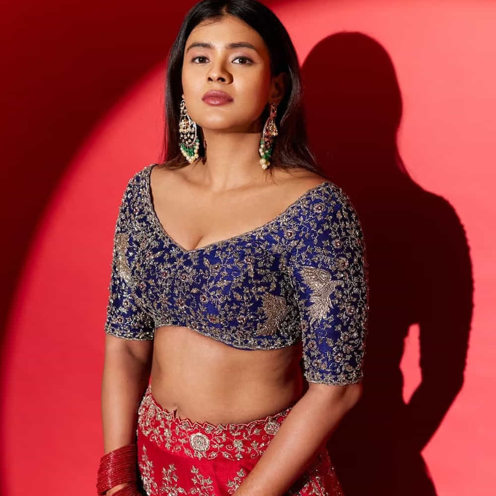 ఆతర్వాత సుకుమార్ శిష్యుడు పల్నాటి సూర్య ప్రతాప్ దర్శకత్వంలో వచ్చిన కుమారి 21 ఎఫ్ సినిమా సూపర్ హిట్ అవ్వడంతో ఈ అమ్మడి పేరు మారు మ్రోగింది.